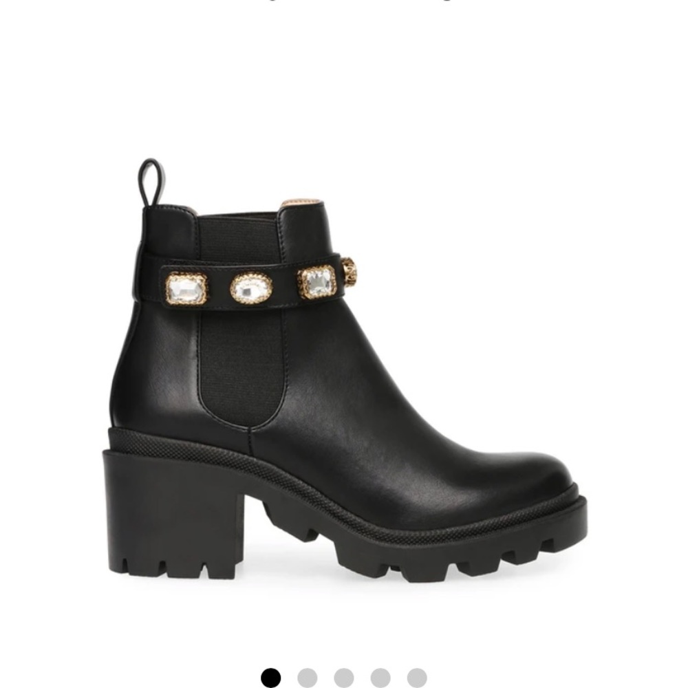Steve Madden amulet black